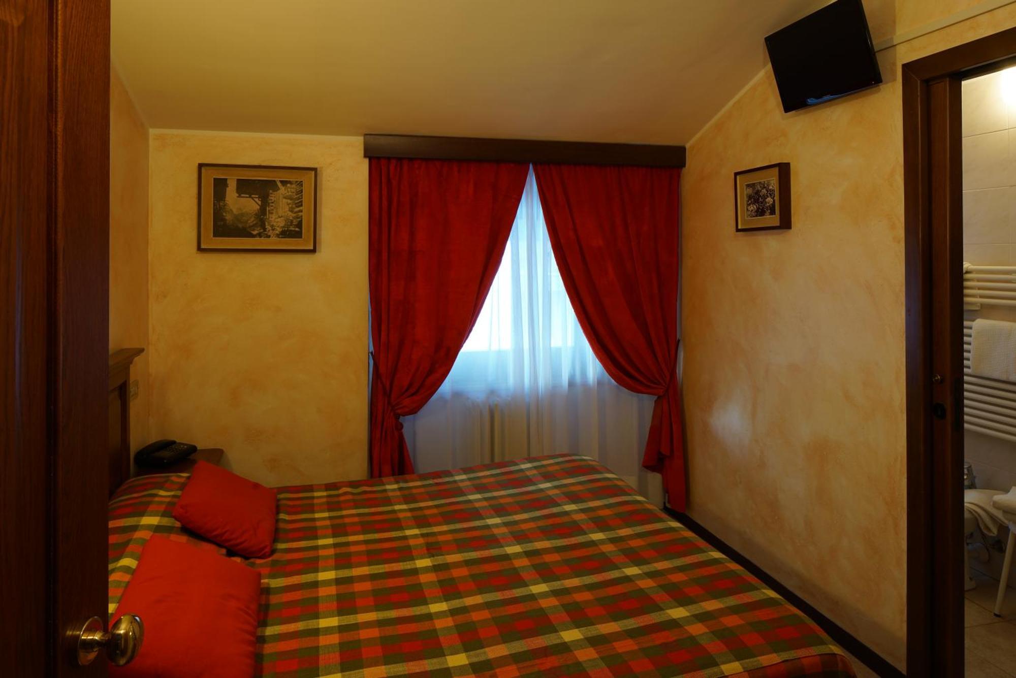 Hotel Al Caminetto วัลตูร์นอนช์ ภายนอก รูปภาพ