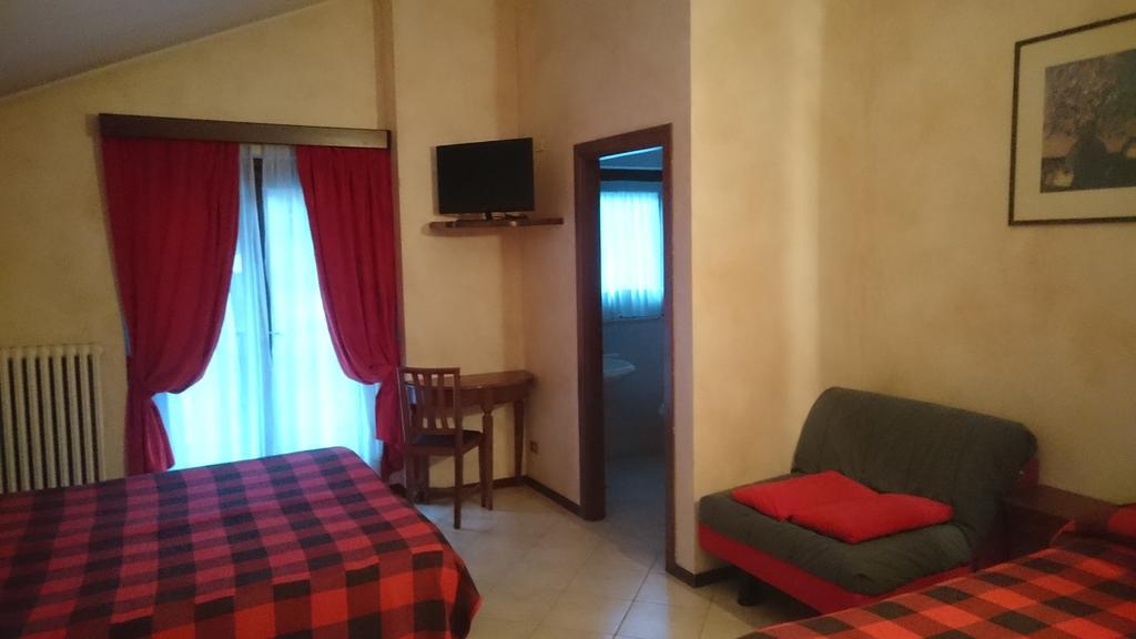 Hotel Al Caminetto วัลตูร์นอนช์ ภายนอก รูปภาพ