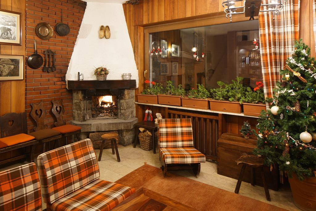 Hotel Al Caminetto วัลตูร์นอนช์ ภายนอก รูปภาพ