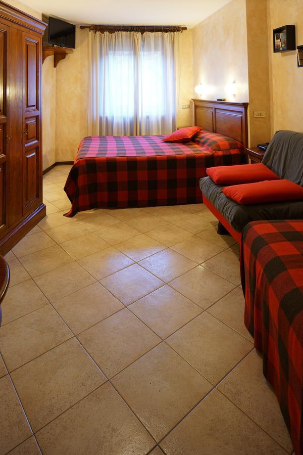 Hotel Al Caminetto วัลตูร์นอนช์ ภายนอก รูปภาพ