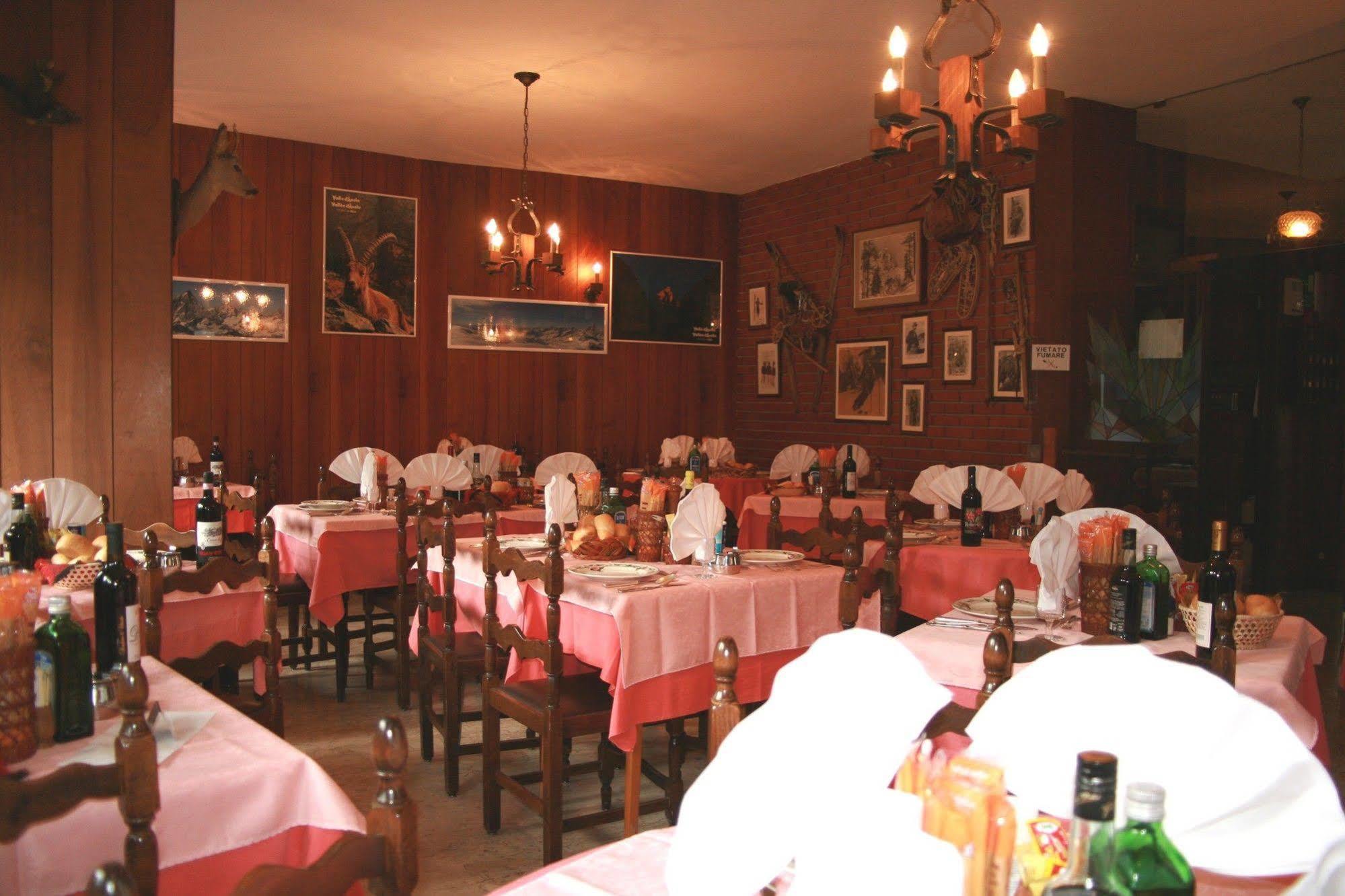 Hotel Al Caminetto วัลตูร์นอนช์ ภายนอก รูปภาพ