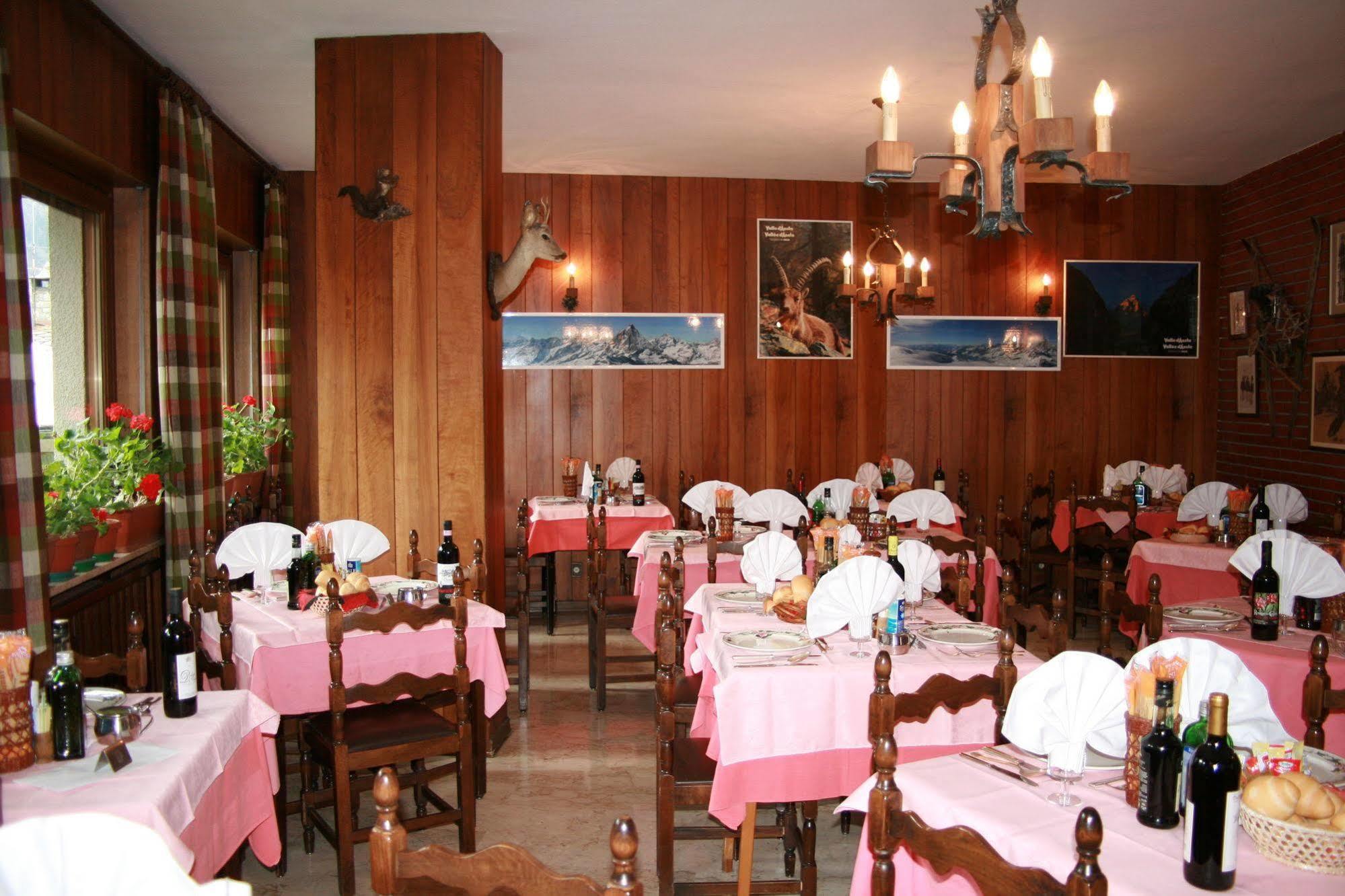 Hotel Al Caminetto วัลตูร์นอนช์ ภายนอก รูปภาพ